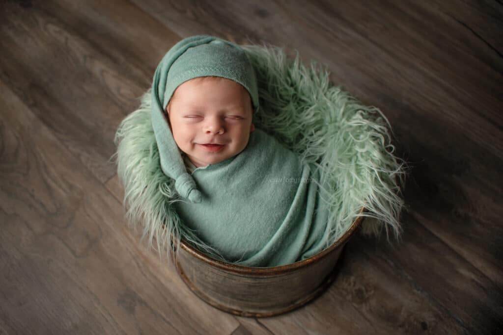 newbornshoot aan huis wrapsessie Rotterdam